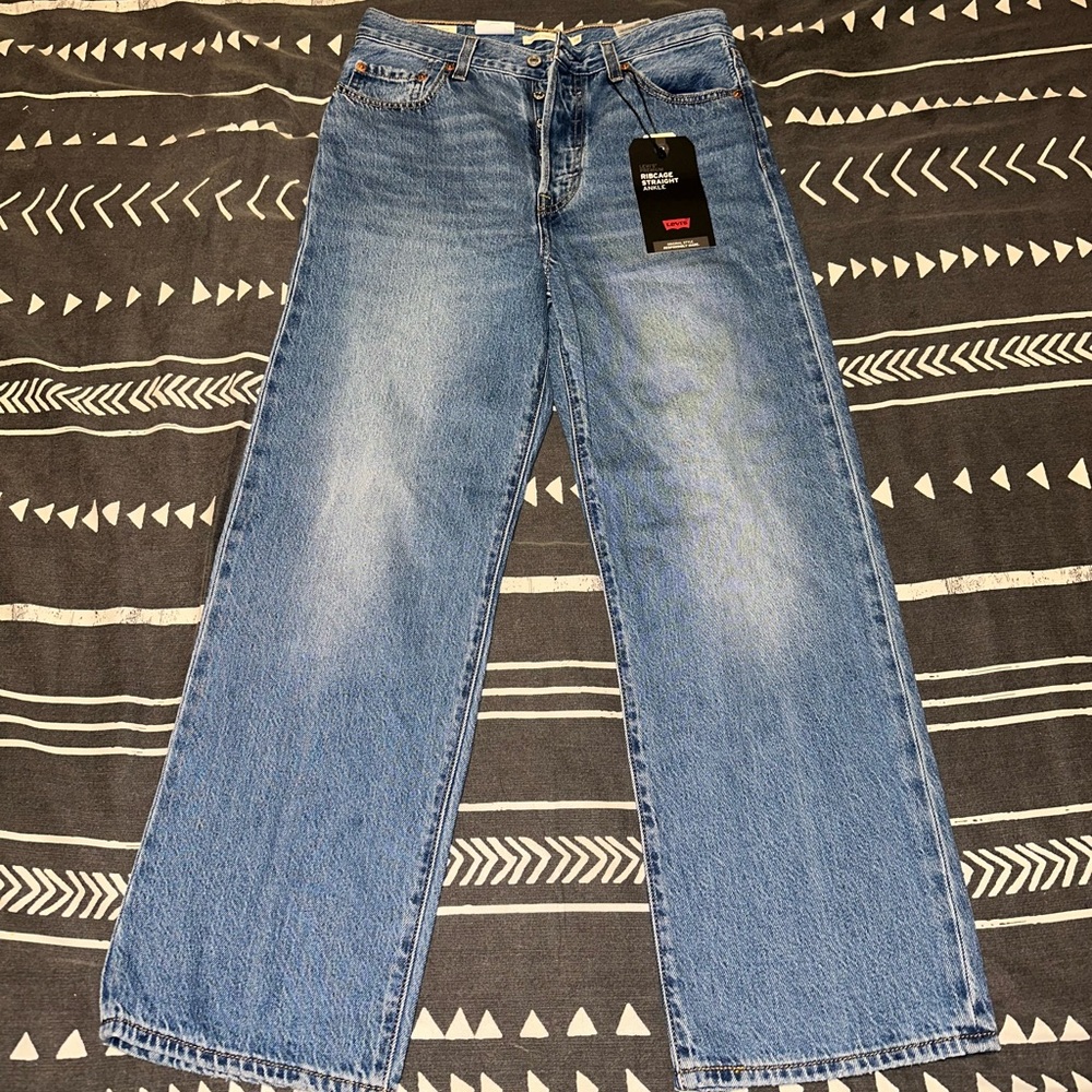 🌵 NWT Levi’s premium ribcage straight ankle jeans 🌵